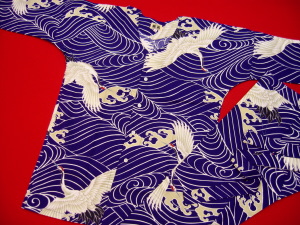 義若オリジナルの鯉口シャツ　ダボシャツ　激安セール 鶴と波　紫